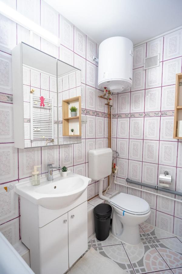 Serene 1Br Apartment With Workspace Bucharest Exterior photo
