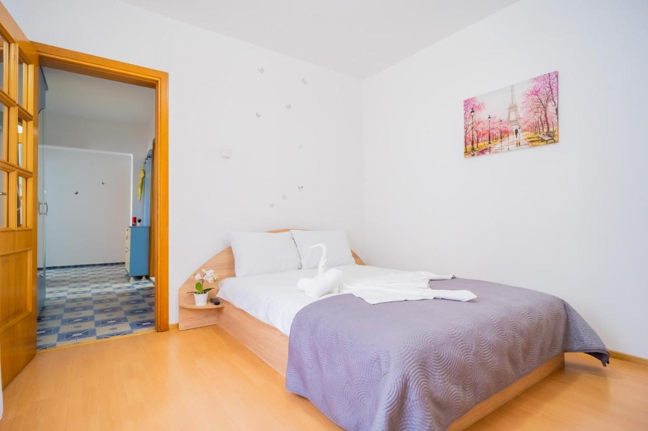 Serene 1Br Apartment With Workspace Bucharest Exterior photo